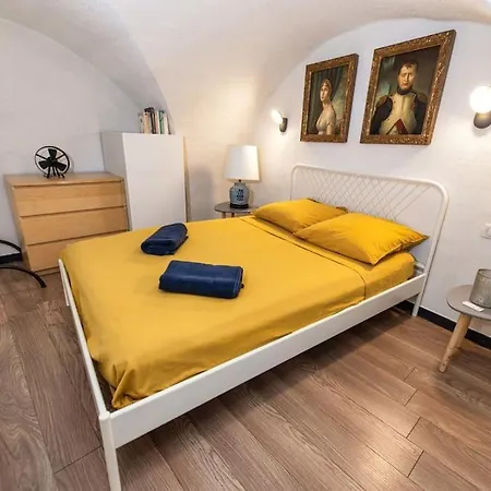 Apartment L'ecusson - Duplex With Exterior! *