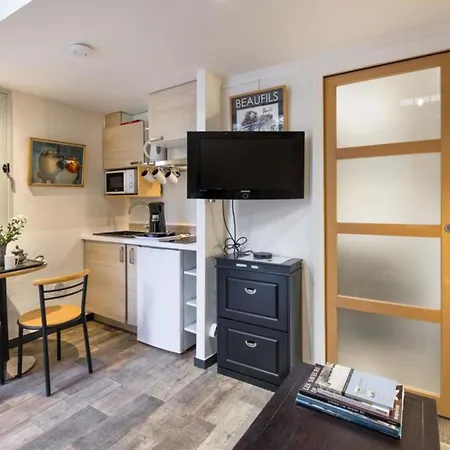 L'ecusson - Duplex With Exterior! 아파트