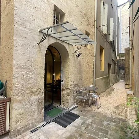L'ecusson - Duplex With Exterior! *