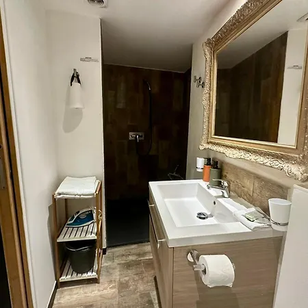 L'ecusson - Duplex With Exterior! Apartment