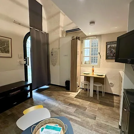 Apartment L'ecusson - Duplex With Exterior!