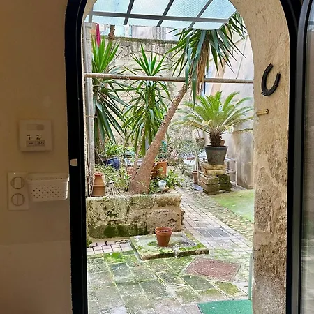 L'ecusson - Duplex With Exterior!